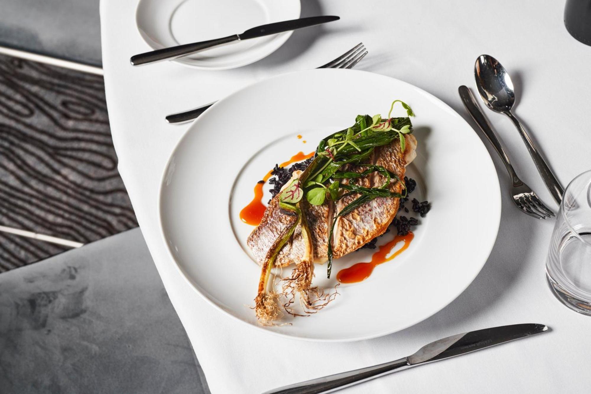 Melbourne Marriott Hotel Docklands Exterior foto A plate of food